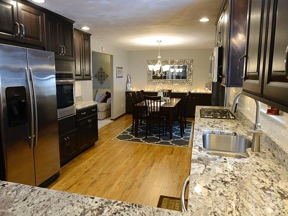 3rd image of 4020 Duchess Ct