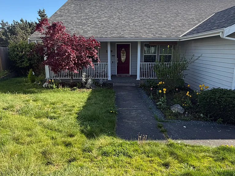 1199 NW Redwing Dr — Photo 1