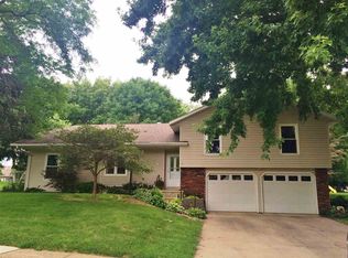 2604 Minnetonka Dr, Cedar Falls, IA 50613