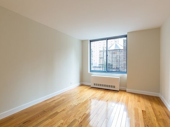 5th image of 235 W 48th St APT 17R