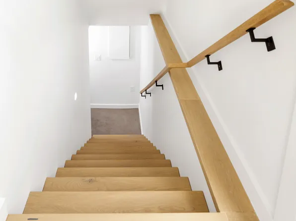 86 Lansdowne Ave #4, Toronto, ON M6K 2V9
