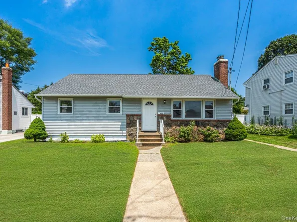 19 Dakota Street, Hicksville, NY 11801