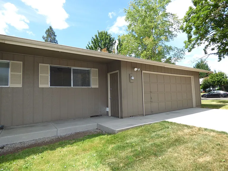 4824 Falcon Ct NE — Photo 41