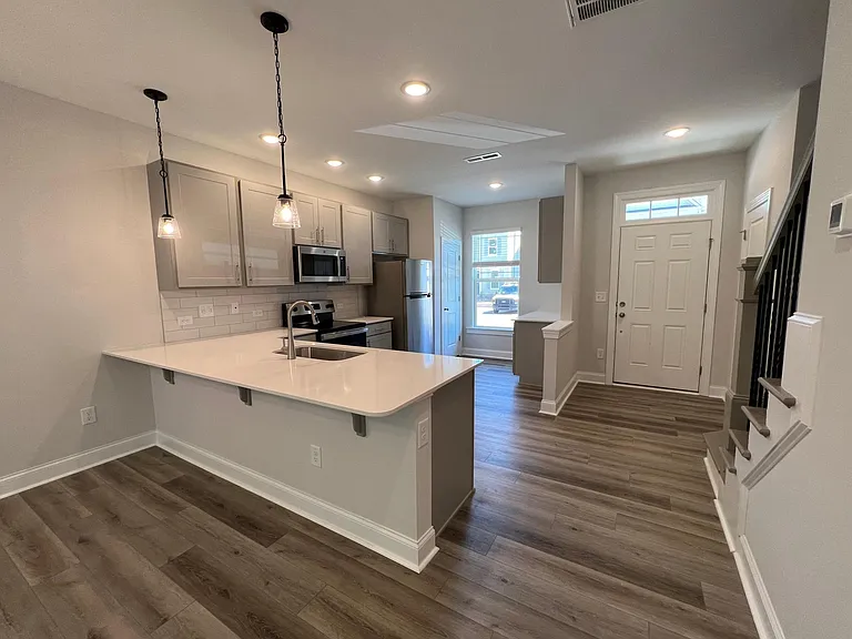 335 Old Grove Ln — Photo 9