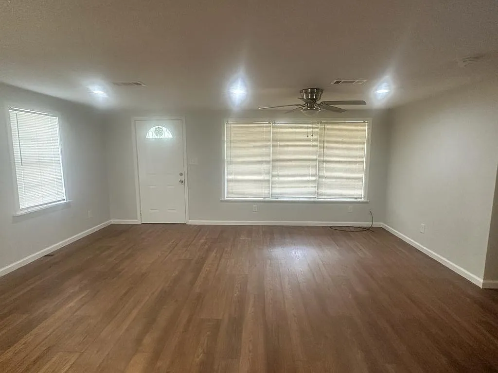 3 bed, 2.0 bath, 1190 sqft, $1,600 — Photo 3
