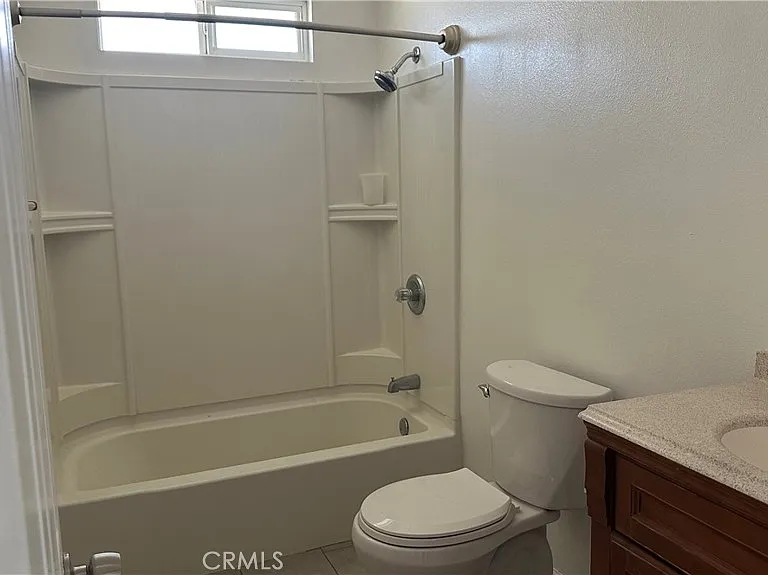 340 N Dalton Ave — Photo 2