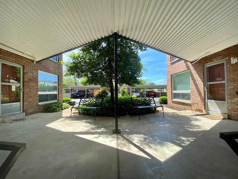 605 S Kirkwood Rd #D — Photo 14