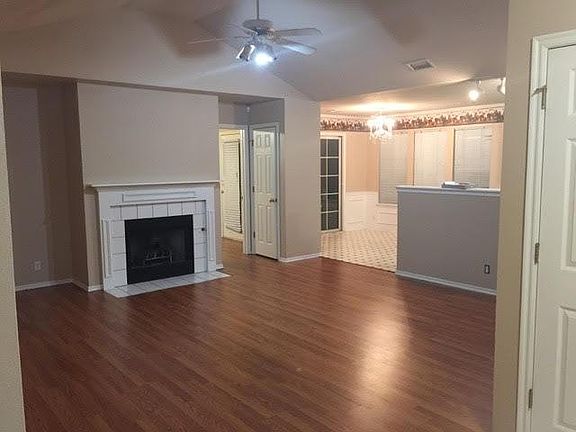 large living room w/ hard floor