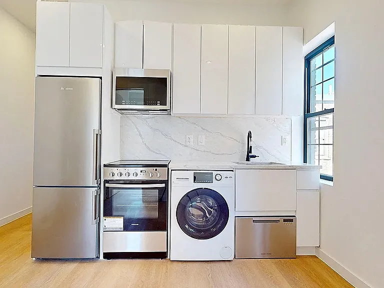 21 Columbia Pl #3B — Photo 1