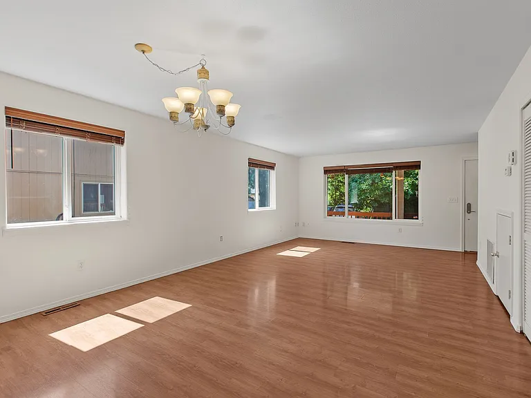 100 E Miller Ave — Photo 1