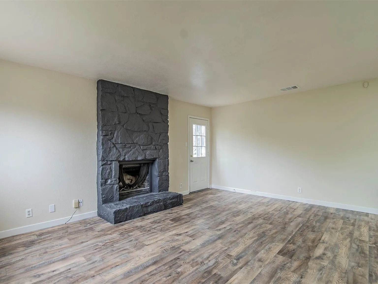 2 bed, 2.0 bath, 1664 sqft, $1,300 — Photo 3