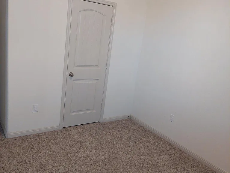 18400 Calasetta Dr — Photo 25
