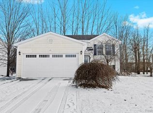 672 Hewitt St, Howell, MI 48843