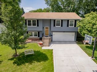 2300 Candleberry Ln, Aurora, IL 60506