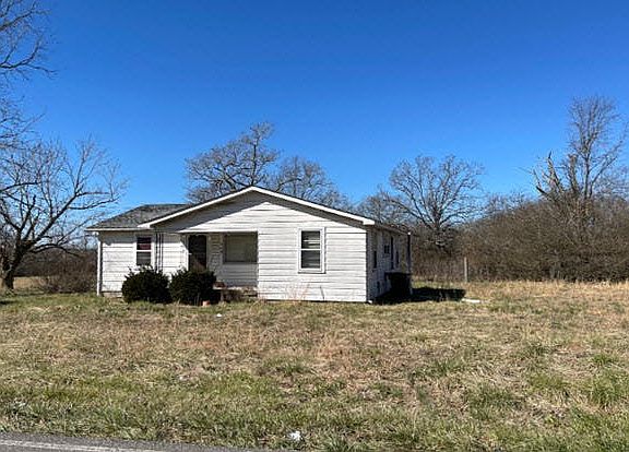 2nd image of 305 Marbury Rd