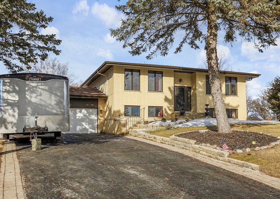 1st image of 366 E Foster Ave
