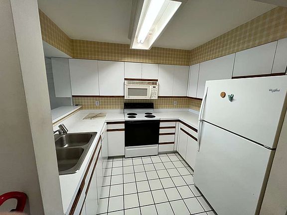 4th image of 1201 Laurel Ave APT 106