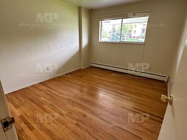 1101 S Bryan Ave — Photo 2
