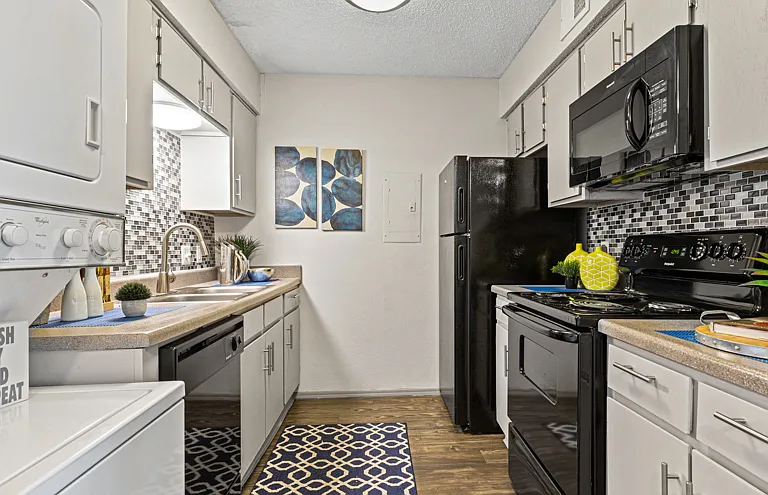 Parc Plaza Apartments — Photo 28