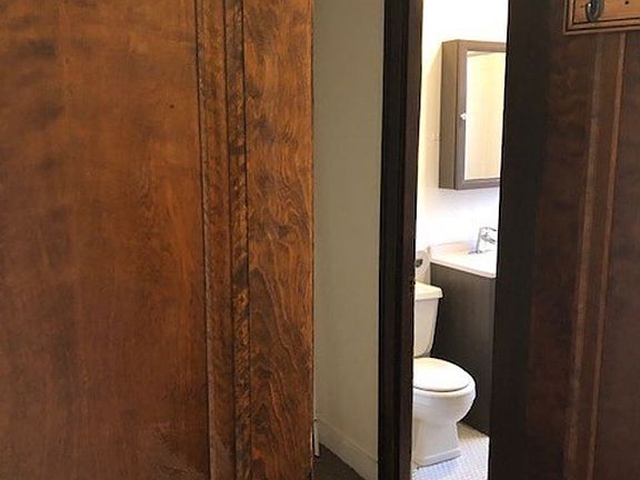 2nd image of 2400 W Wilson Ave APT 202