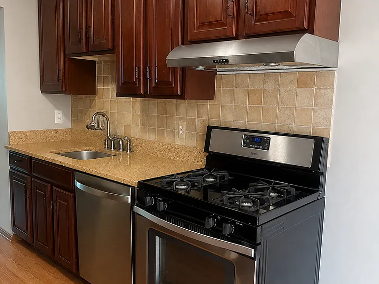 2 Colonial Ct — Photo 4
