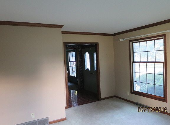 3rd image of 2432 Cambridge Dr