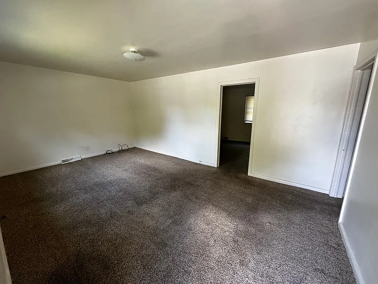 1001 Wilmouth St — Photo 4