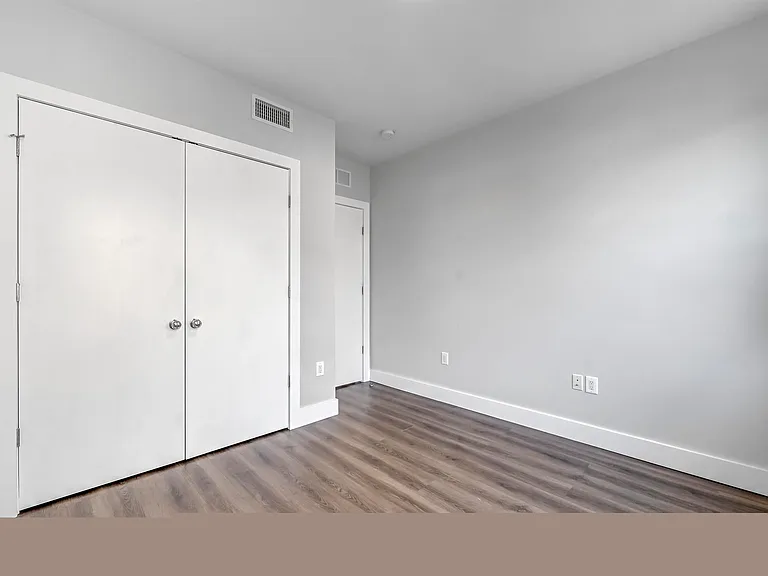 91 E 21st St #4 — Photo 8