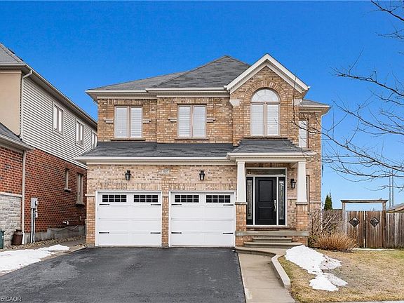 2nd image of 405 Rideau River St