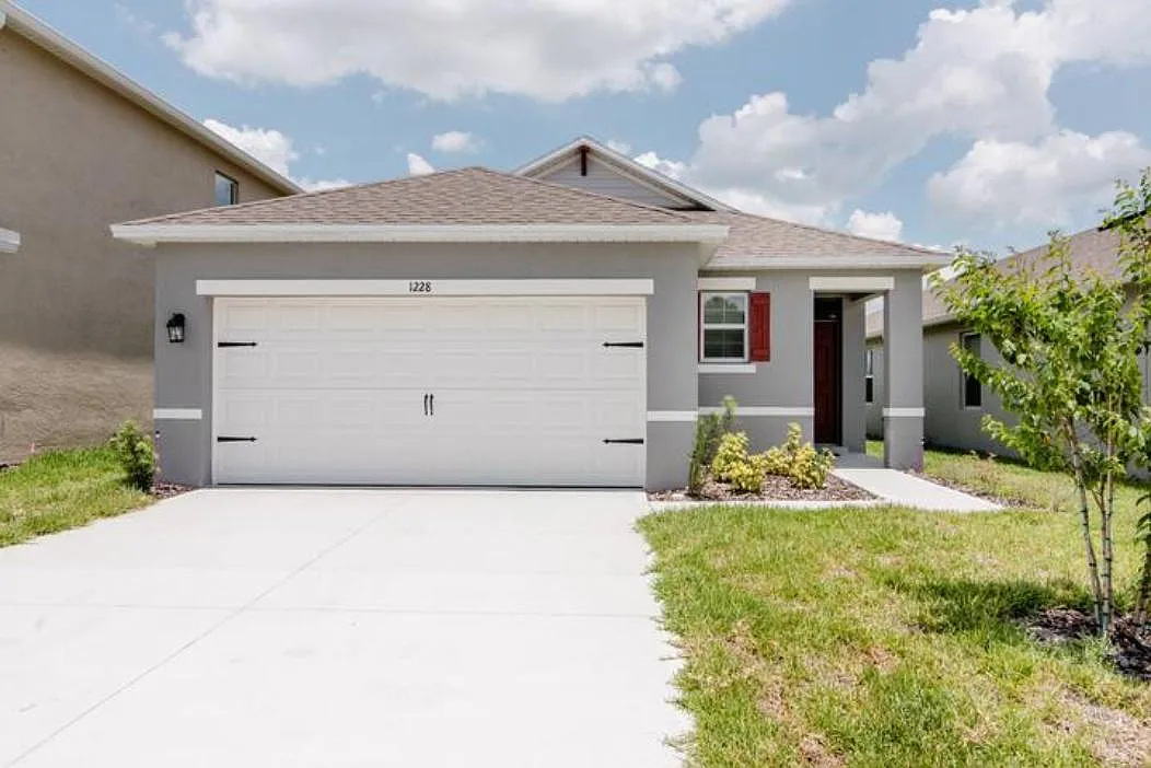 3 bed, 1649 sqft, $2,400 — Photo 1