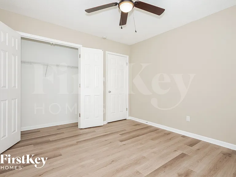 2438 Amity Ave — Photo 12