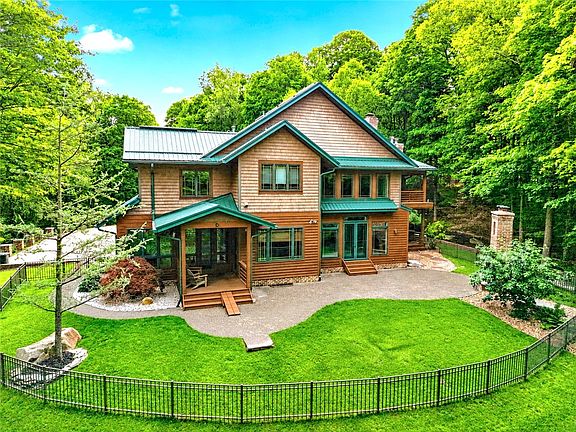 3rd image of 132 Twin Oaks Ln