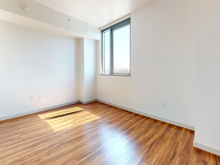 3033 Wilshire — Photo 83