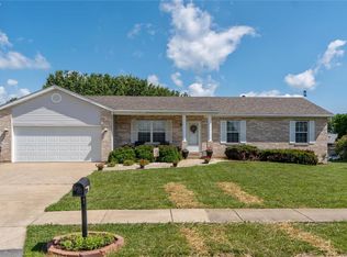 210 Castlewood Dr, Troy, MO 63379
