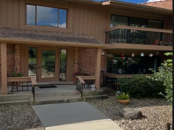 8090 Garfield Ave APT 3-1, Burr Ridge, IL 60527