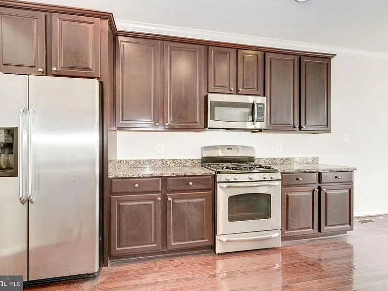 3795 Louise Ave — Photo 6