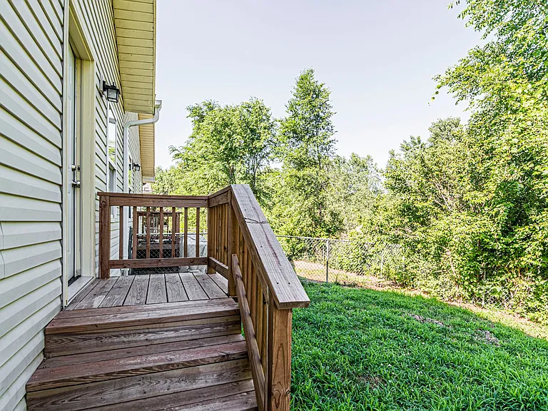 912 Whitetail Ct — Photo 4