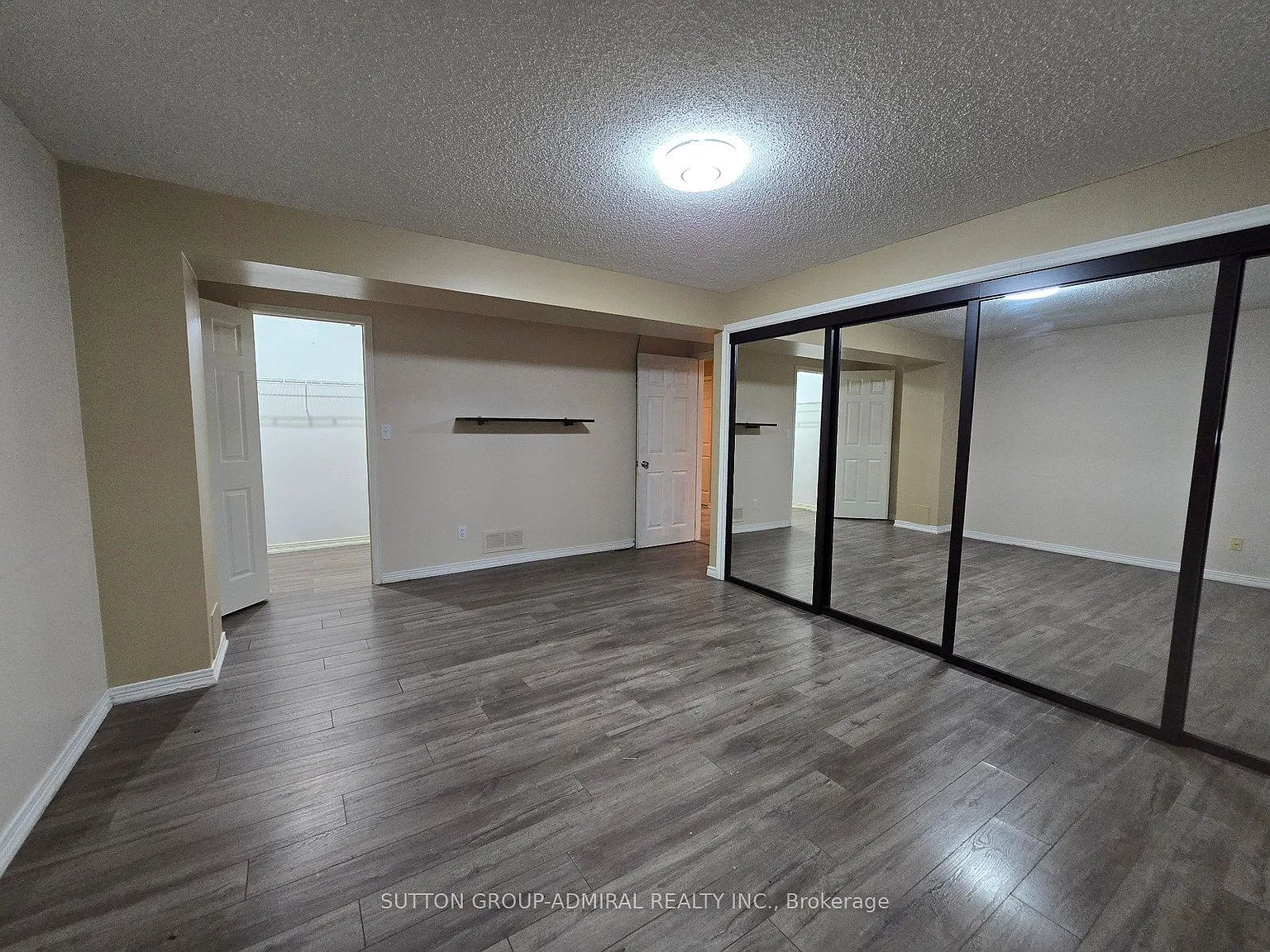 195 Ryerson Cres — Photo 4