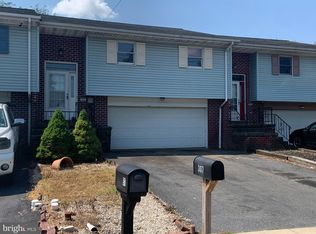 307 Colonial Dr, Akron, PA 17501