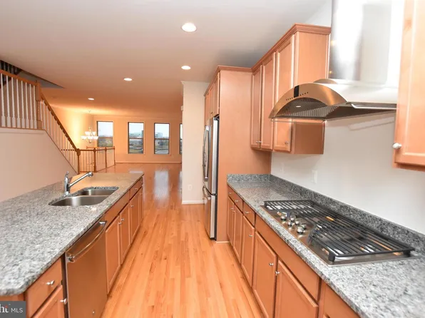 42452 Dogwood Glen Sq, Sterling, VA 20166