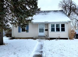 824 Morris Ave, Lansing, MI 48917