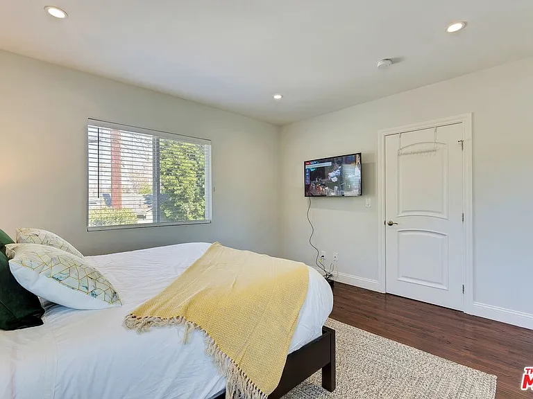 4411 Irvine Ave — Photo 21