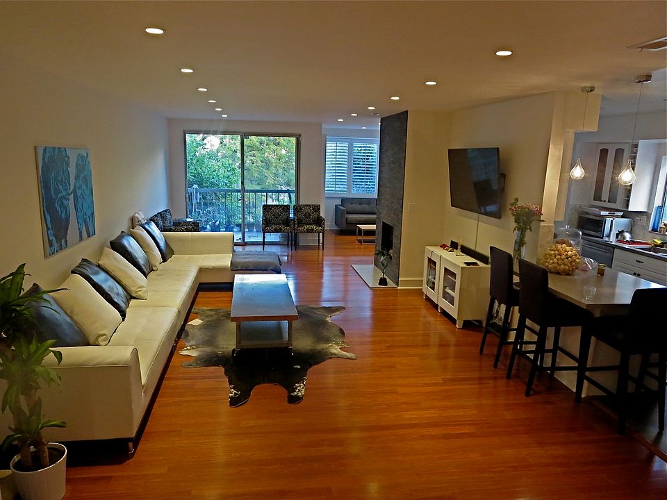 1st image of 302 N Oakhurst Dr