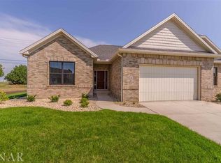 6 Bent Ct, Bloomington, IL 61704