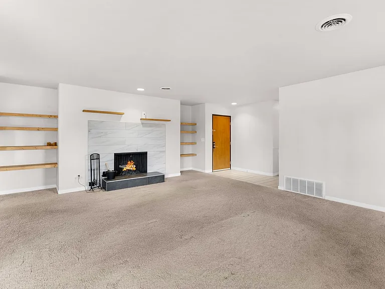6550 Delmonico Dr #304 — Photo 23
