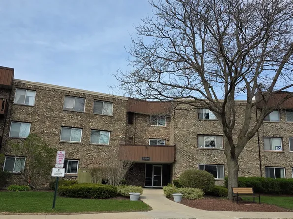 2650 Brookwood Way Dr, Rolling Meadows, IL 60008
