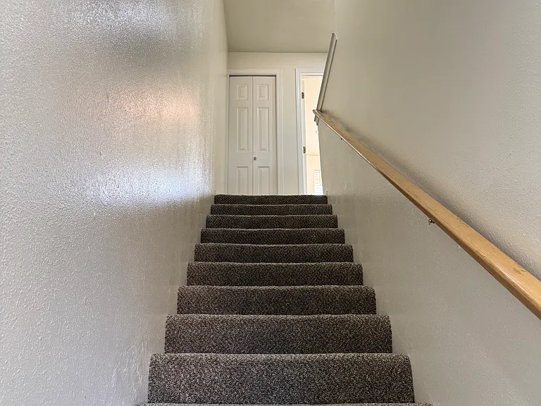2180 Maplewood Dr S — Photo 11