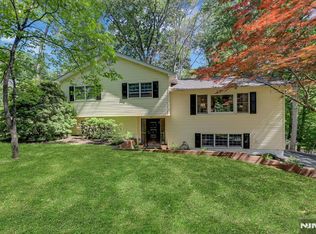 598 Whitenack Rd, River Vale, NJ 07675
