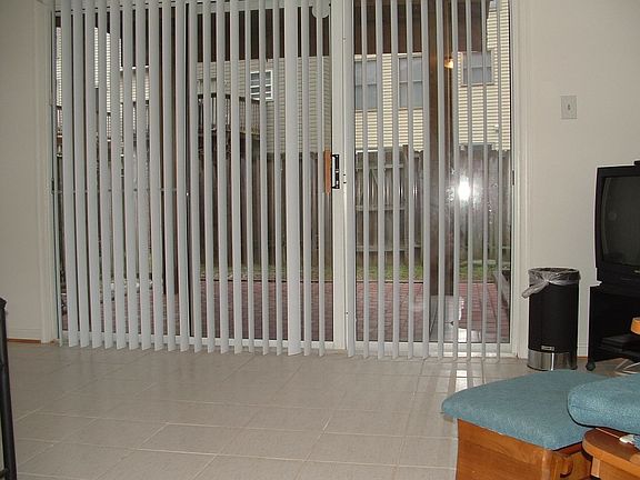 Rec room w/ceramic tile