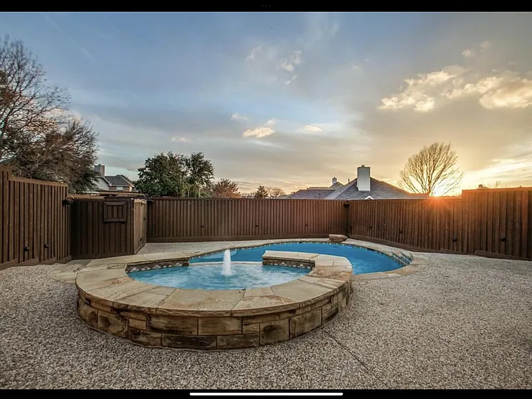 8513 Moraine Dr — Photo 2